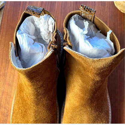 Vaneli Mariel Tan Suede Chelsea Ankle Boots Women’s Size 9 M Original Box