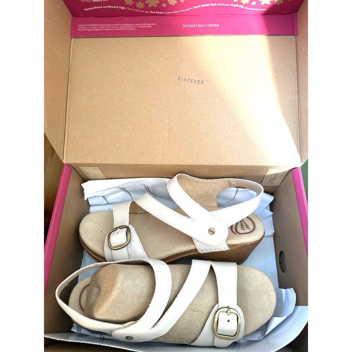 Dansko Shari Ivory Leather Sandal Clogs - Women 39 US 8.5 to 9 - Worn Once w Box