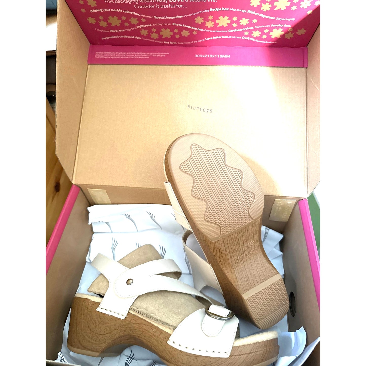 Dansko Shari Ivory Leather Sandal Clogs - Women 39 US 8.5 to 9 - Worn Once w Box