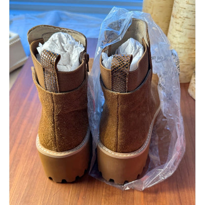 Vaneli Mariel Tan Suede Chelsea Ankle Boots Women’s Size 9 M Original Box