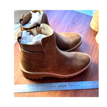 Vaneli Mariel Tan Suede Chelsea Ankle Boots Women’s Size 9 M Original Box